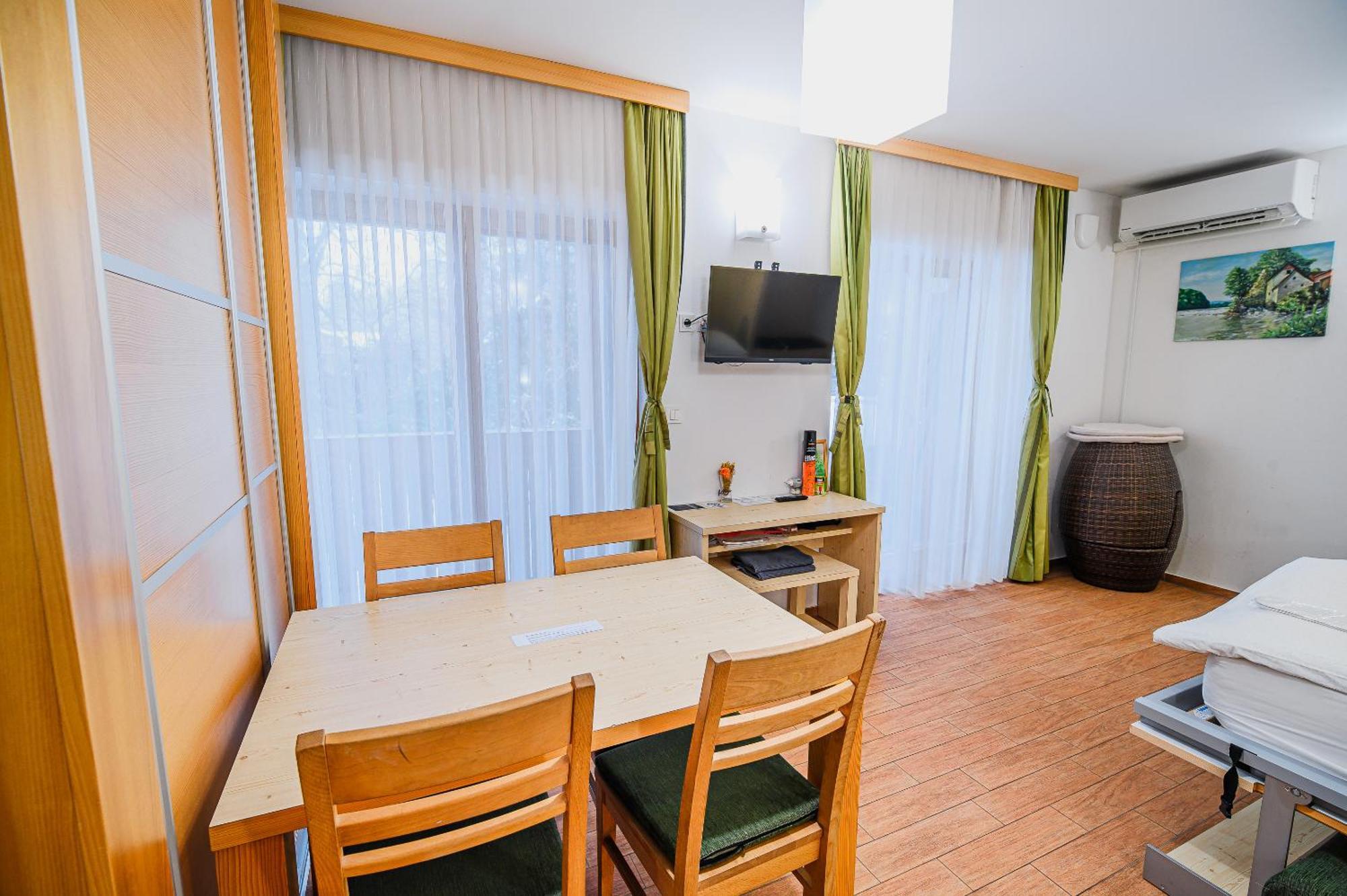Apartments Maleric With Indoor Pool And Wellness Dragatuš Zimmer foto